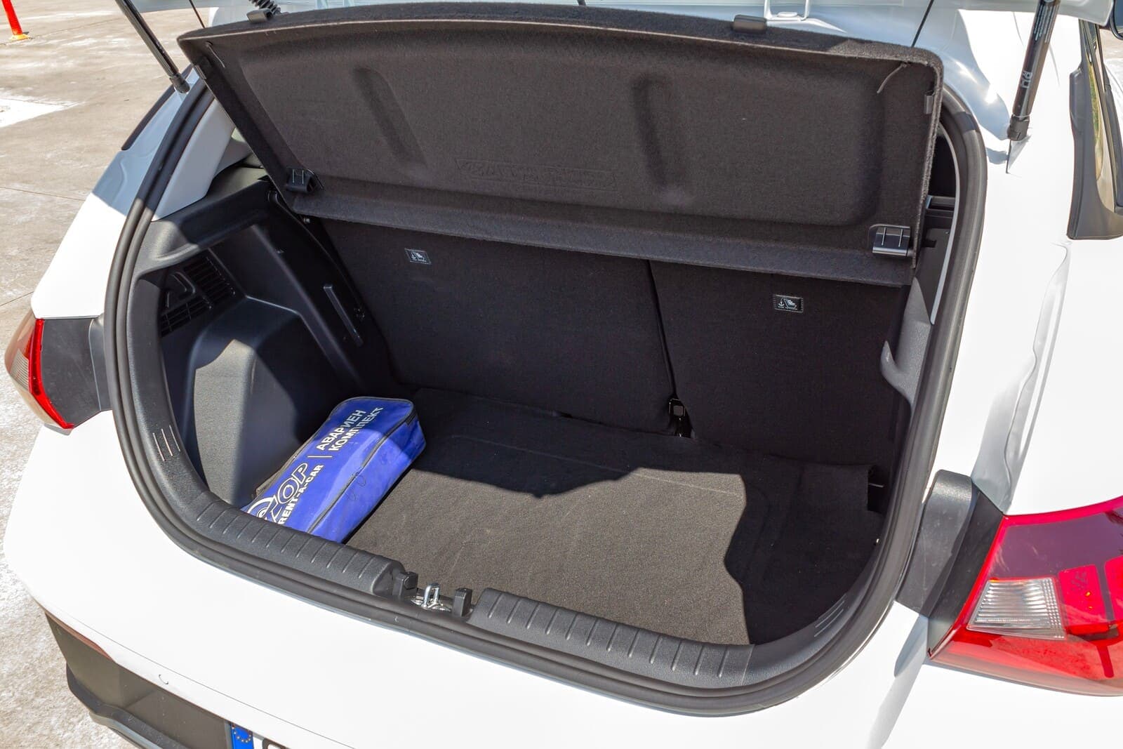 https://topmobility-stage-cms.s3.eu-central-1.amazonaws.com/hyundai_i20_2025_trunk_64ac7f45c6.jpg