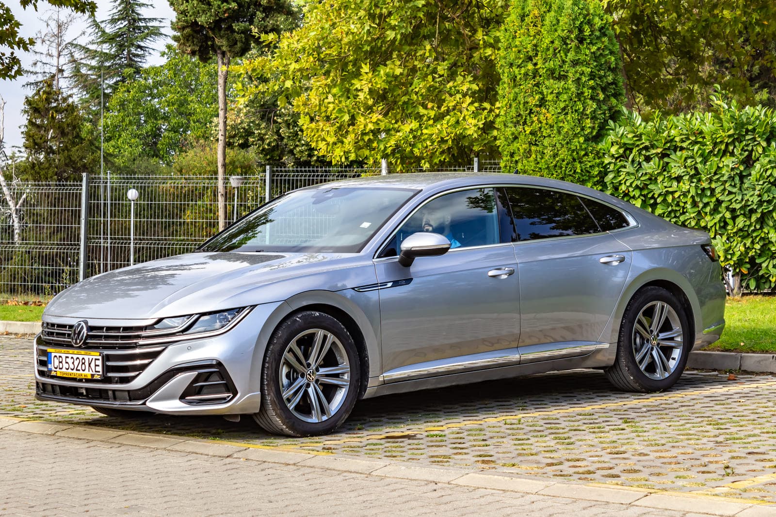 https://topmobility-stage-cms.s3.eu-central-1.amazonaws.com/vw_arteon_sedan_for_rent_43d5ec9da0.jpg