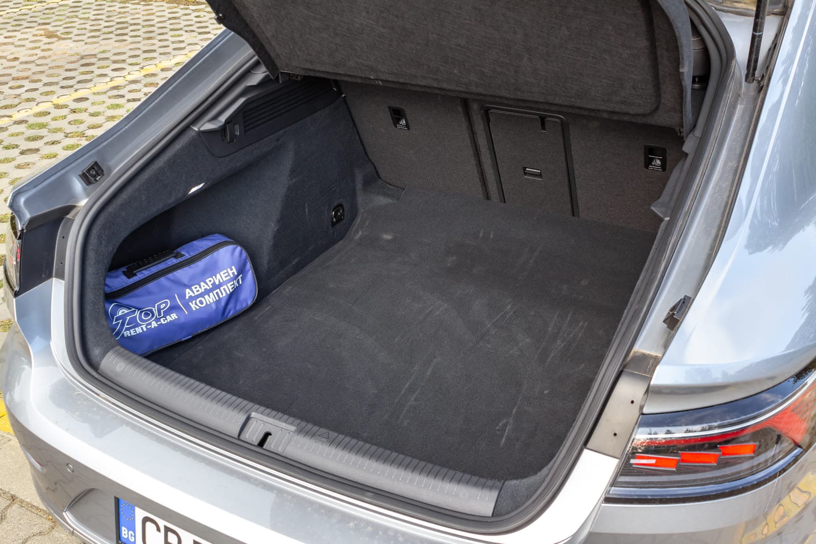 https://topmobility-stage-cms.s3.eu-central-1.amazonaws.com/vw_arteon_sedan_trunk_d0a834f294.jpg