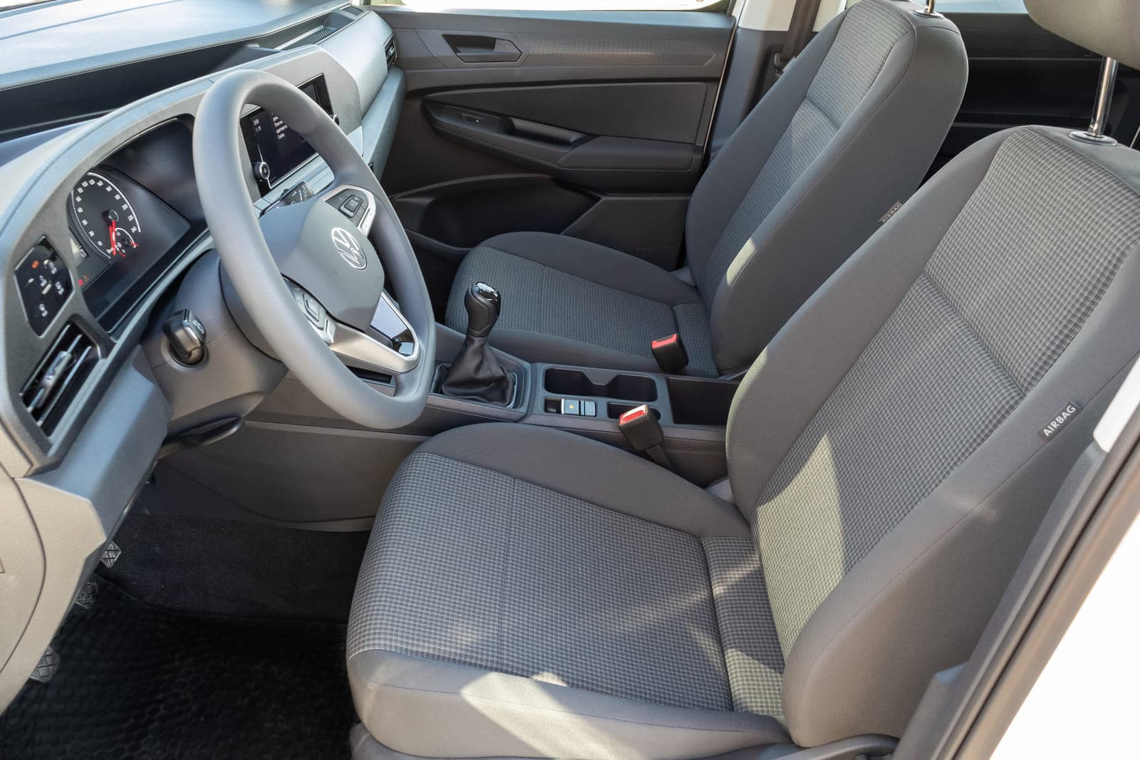 https://topmobility-stage-cms.s3.eu-central-1.amazonaws.com/vw_caddy_front_seats_71f8f5b63d.jpg