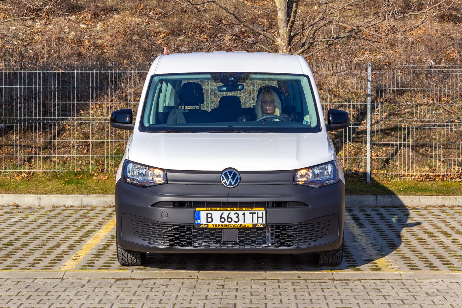 https://topmobility-stage-cms.s3.eu-central-1.amazonaws.com/vw_caddy_front_view_4062ce6f8e.jpg
