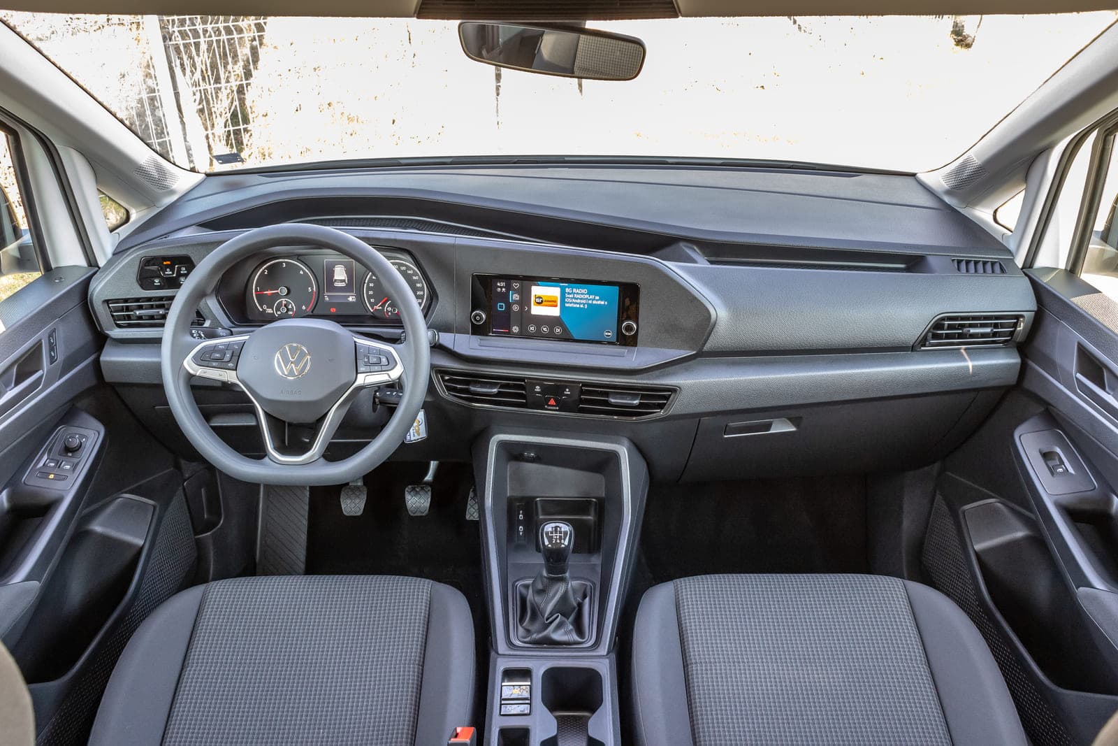 https://topmobility-stage-cms.s3.eu-central-1.amazonaws.com/vw_caddy_interior_58a3bdd48d.jpg