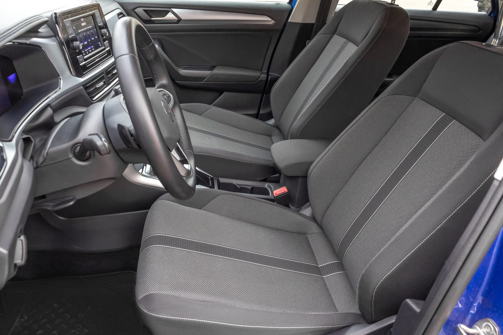 https://topmobility-stage-cms.s3.eu-central-1.amazonaws.com/vw_troc_front_seats_968f84450f.jpg