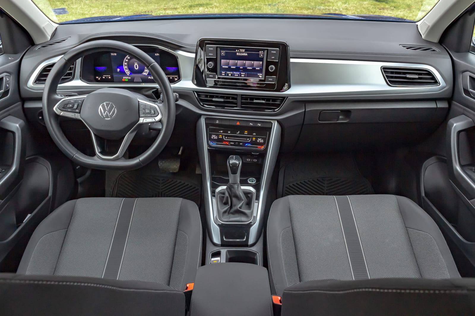 https://topmobility-stage-cms.s3.eu-central-1.amazonaws.com/vw_troc_interior_c1e4f49b36.jpg