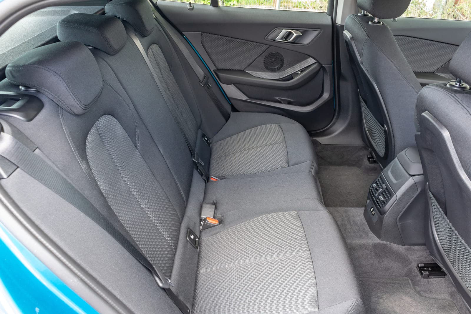 https://topmobility-stage-cms.s3.eu-central-1.amazonaws.com/bmw_118i_back_seats_97400a9a48.jpg