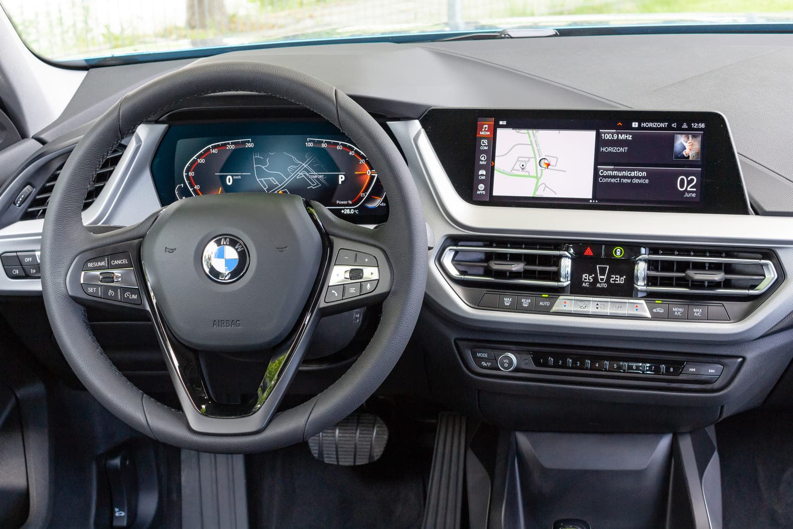 https://topmobility-stage-cms.s3.eu-central-1.amazonaws.com/bmw_118i_dashboard_114f5063ca.jpg