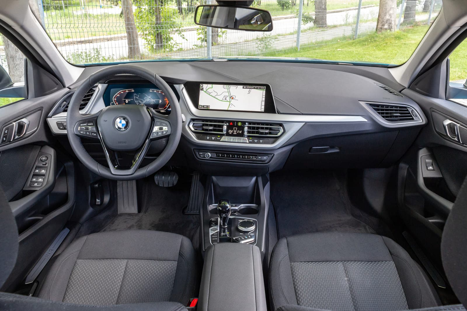 https://topmobility-stage-cms.s3.eu-central-1.amazonaws.com/bmw_118i_interior_559e62484d.jpg