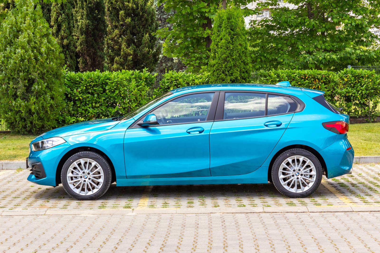 https://topmobility-stage-cms.s3.eu-central-1.amazonaws.com/bmw_118i_side_view_7b57b16a38.jpg