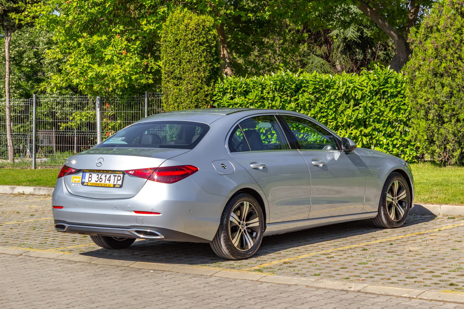https://topmobility-stage-cms.s3.eu-central-1.amazonaws.com/car_rental_mercedes_c_class_9d4ef66b64.jpg