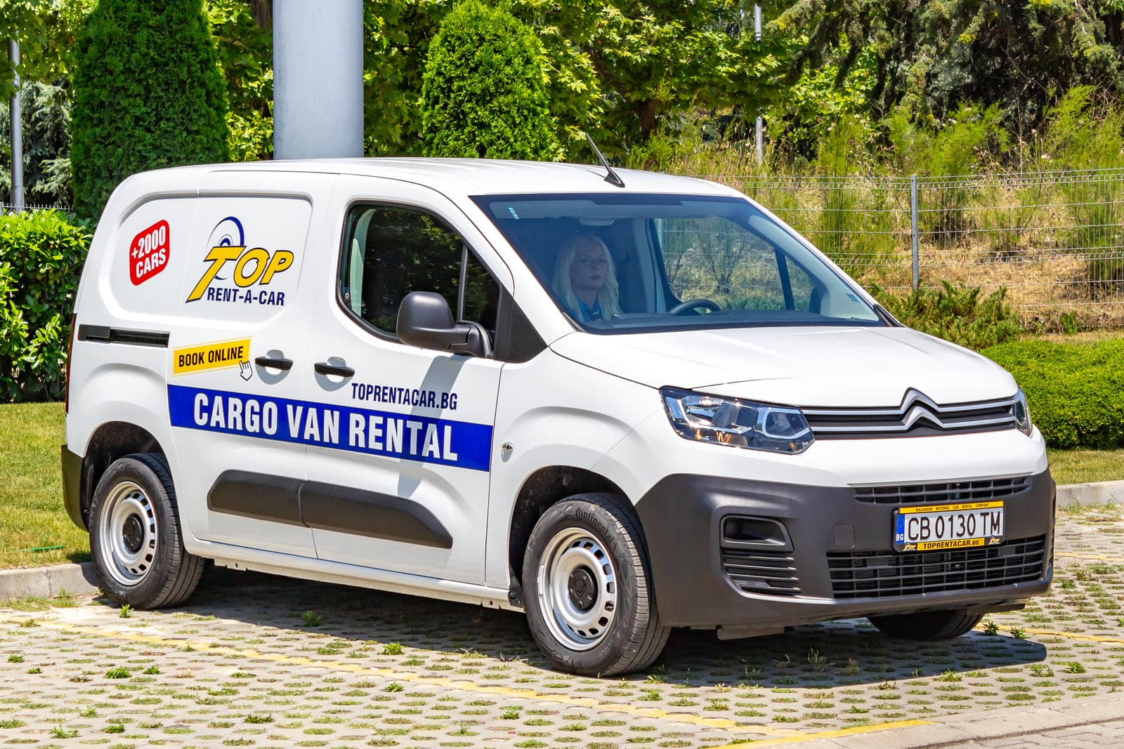 https://topmobility-stage-cms.s3.eu-central-1.amazonaws.com/citroen_berlingo_cargo_van_rental_ae8dd24a5c.jpg