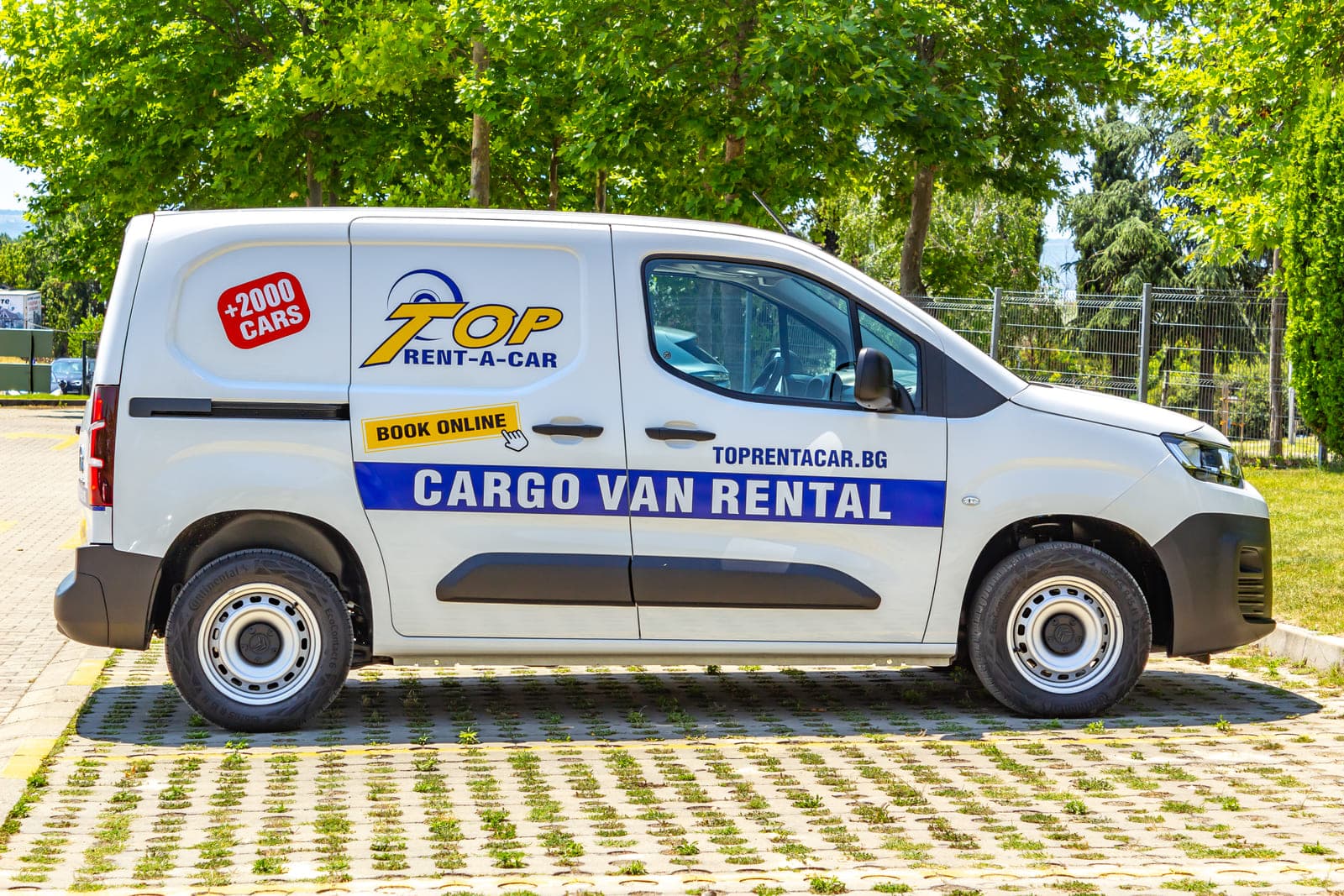 https://topmobility-stage-cms.s3.eu-central-1.amazonaws.com/citroen_berlingo_cargo_van_side_view_ef1210f34a.jpg