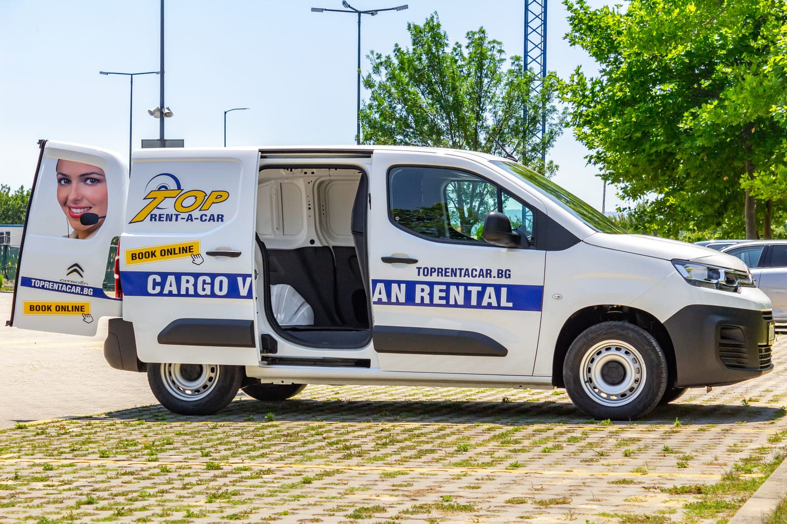 https://topmobility-stage-cms.s3.eu-central-1.amazonaws.com/citroen_berlingo_van_rentals_e3712ff9b3.jpg