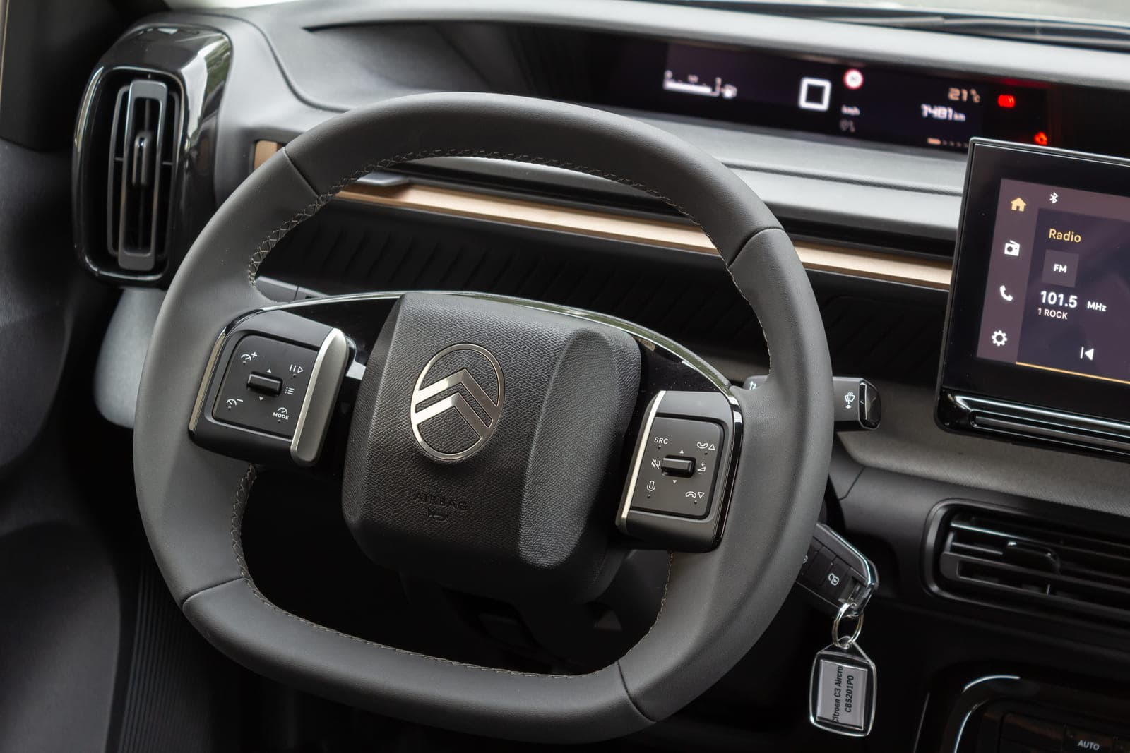 https://topmobility-stage-cms.s3.eu-central-1.amazonaws.com/citroen_c3_aircross_dashboard_72660b9c6a.jpg