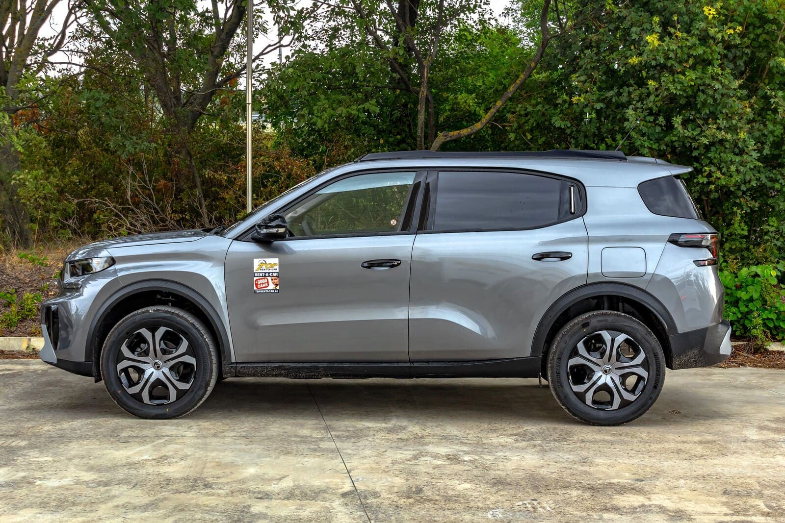 https://topmobility-stage-cms.s3.eu-central-1.amazonaws.com/citroen_c3_aircross_side_view_283060e6ef.jpg