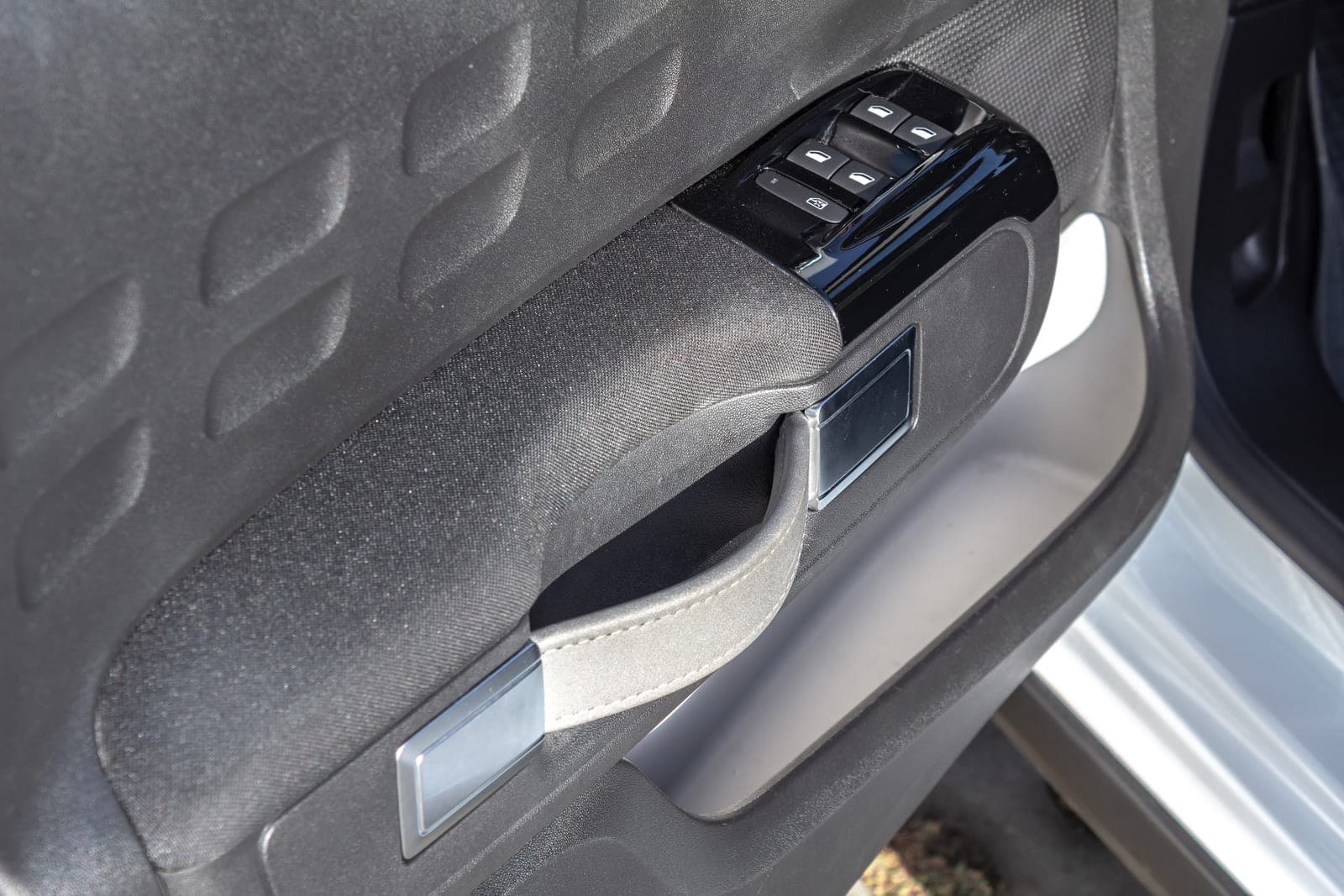 https://topmobility-stage-cms.s3.eu-central-1.amazonaws.com/citroen_c3_cargo_door_handle_590c5c27d0.jpg