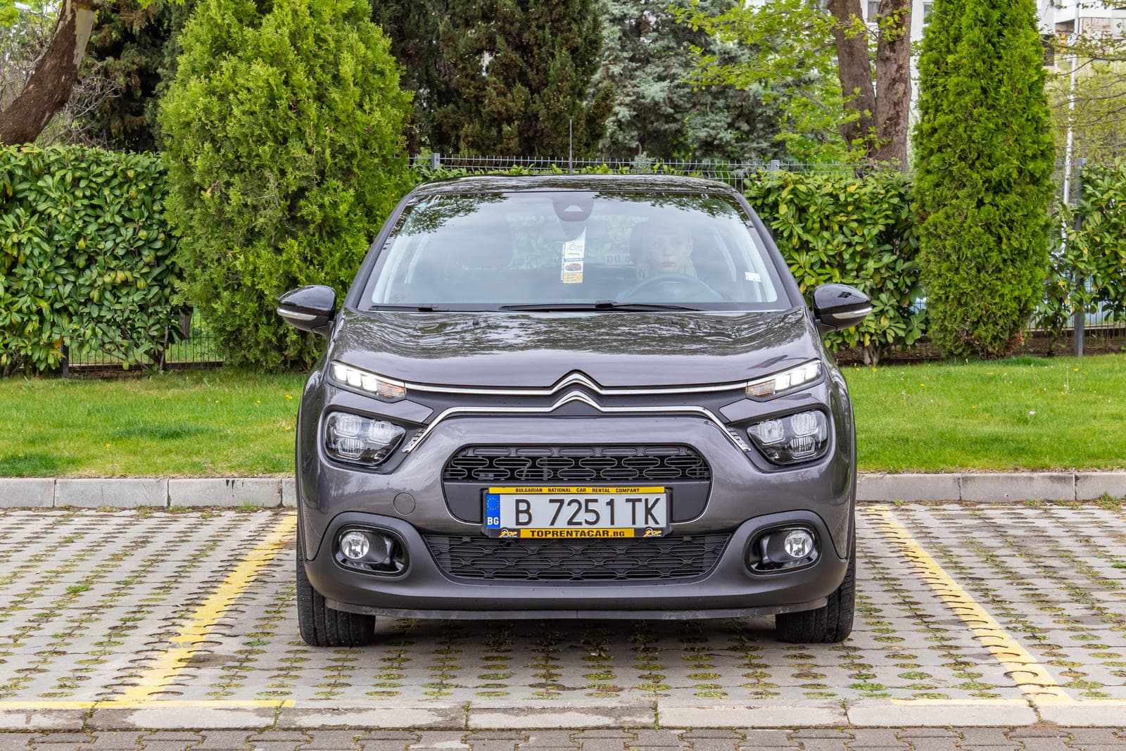 https://topmobility-stage-cms.s3.eu-central-1.amazonaws.com/citroen_c3_front_view_272880a9dd.jpg