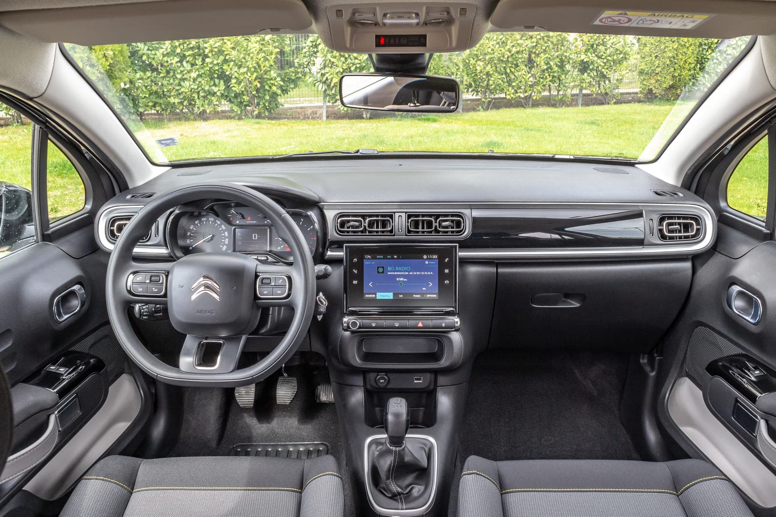 https://topmobility-stage-cms.s3.eu-central-1.amazonaws.com/citroen_c3_interior_595dbae037.jpg