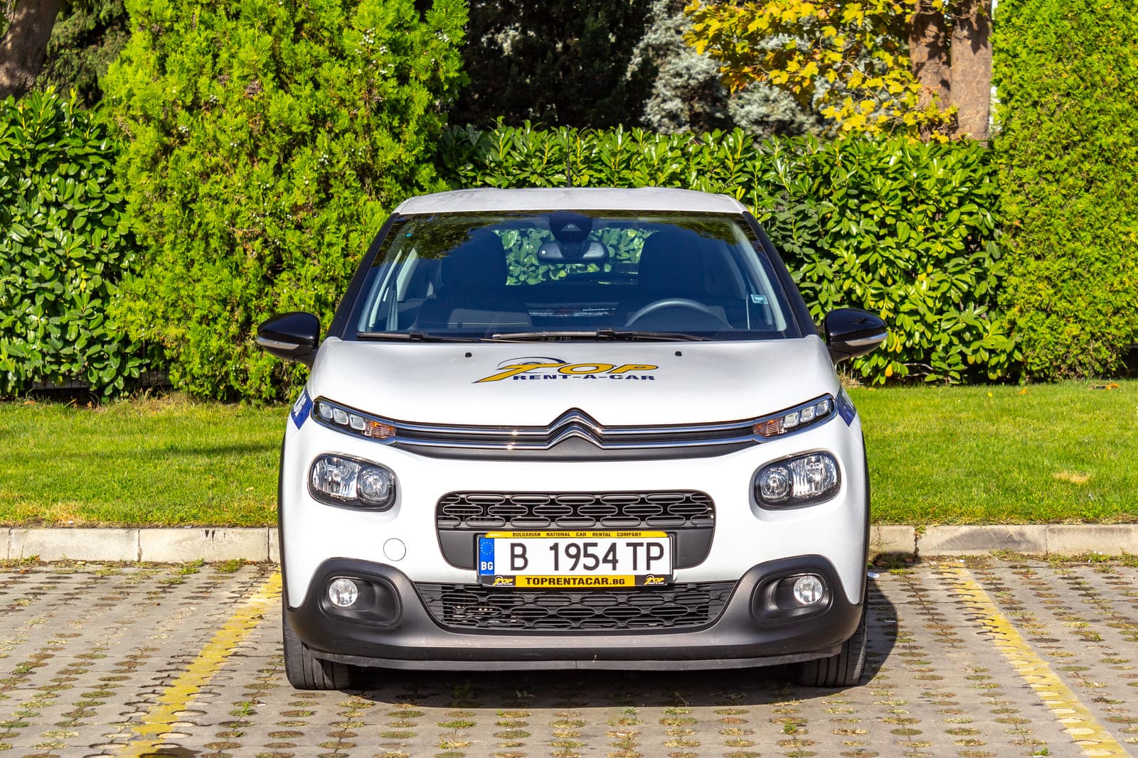 https://topmobility-stage-cms.s3.eu-central-1.amazonaws.com/citroenc3_cargo_front_view_5499fe1ee2.jpg