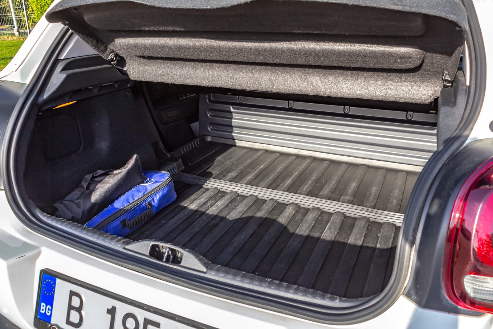 https://topmobility-stage-cms.s3.eu-central-1.amazonaws.com/citroenc3_cargo_trunk_549ca56633.jpg