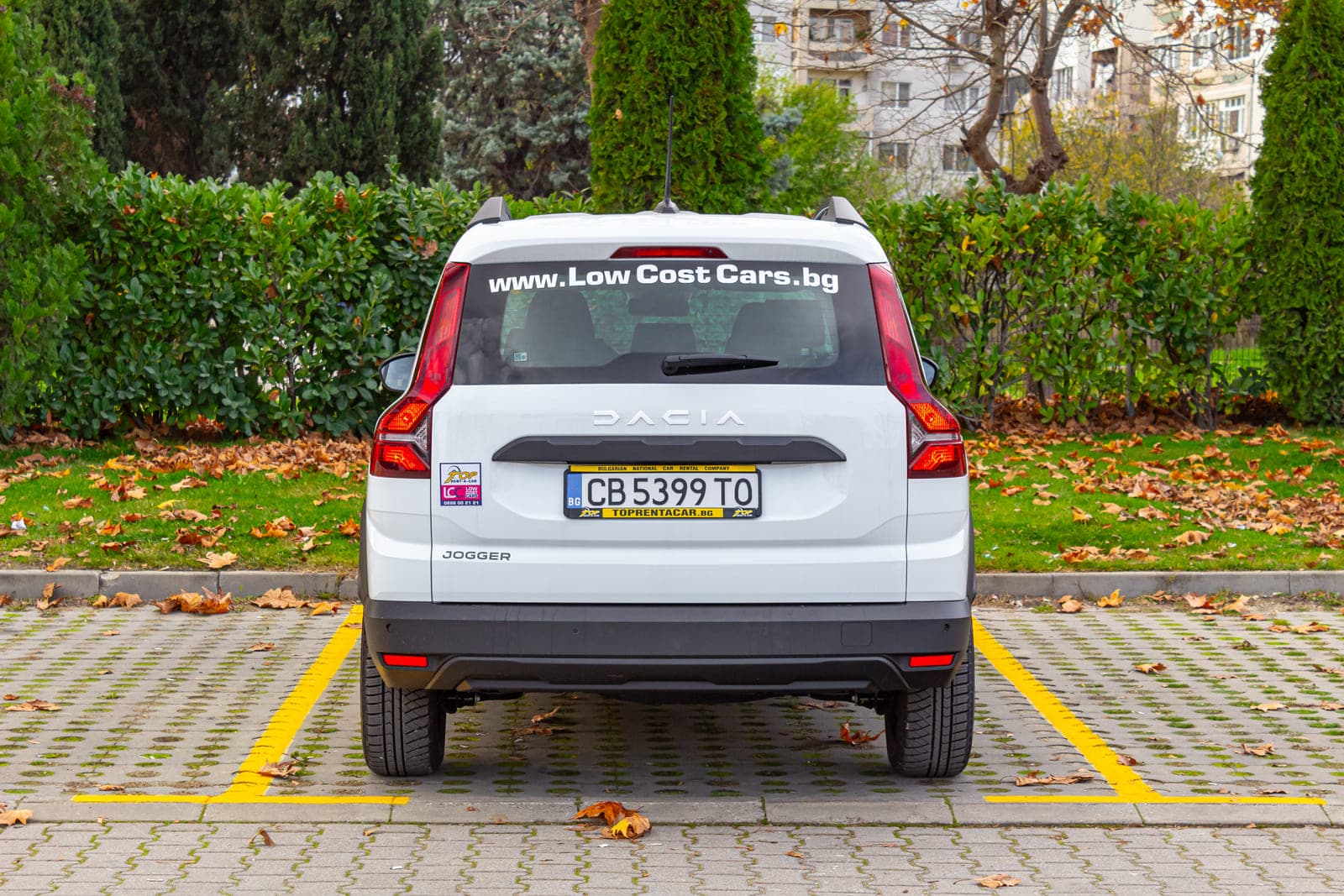 https://topmobility-stage-cms.s3.eu-central-1.amazonaws.com/dacia_jogger_2025_back_view_d9ce6a8bfd.jpg