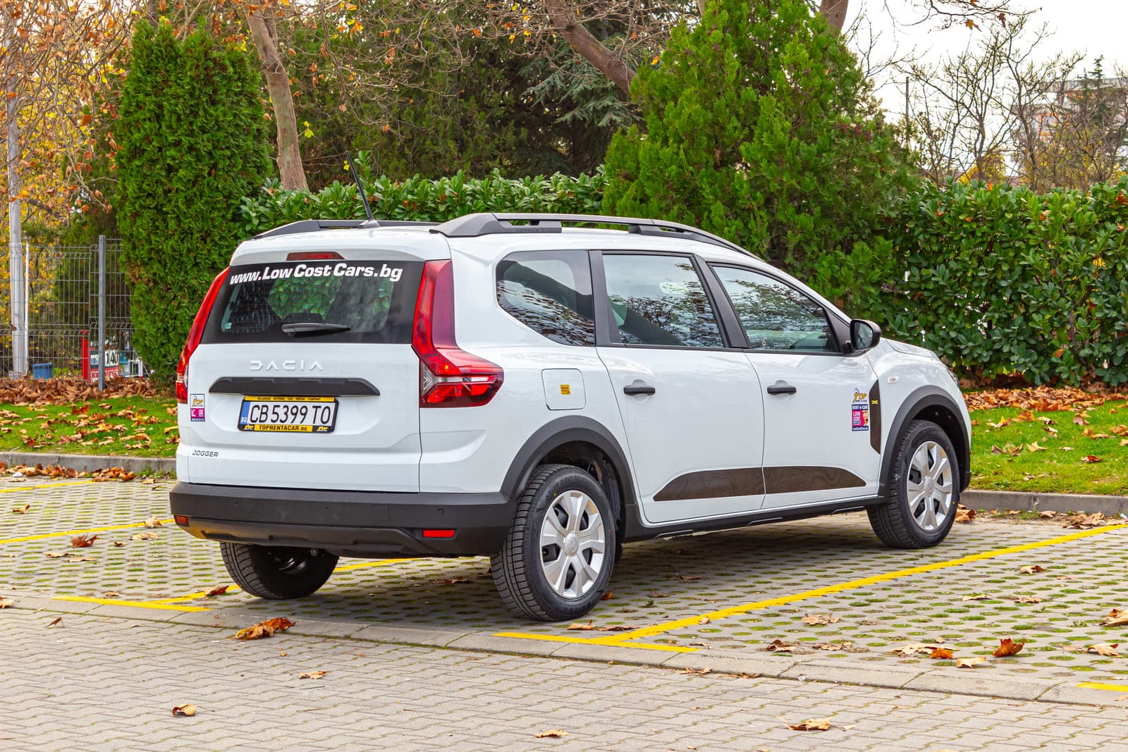 https://topmobility-stage-cms.s3.eu-central-1.amazonaws.com/dacia_jogger_2025_car_rental_e4c0bf4206.jpg
