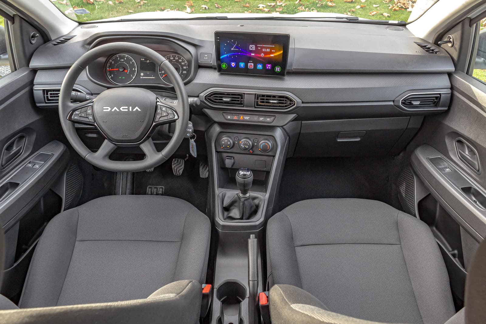 https://topmobility-stage-cms.s3.eu-central-1.amazonaws.com/dacia_jogger_2025_interior_44a26e54b5.jpg