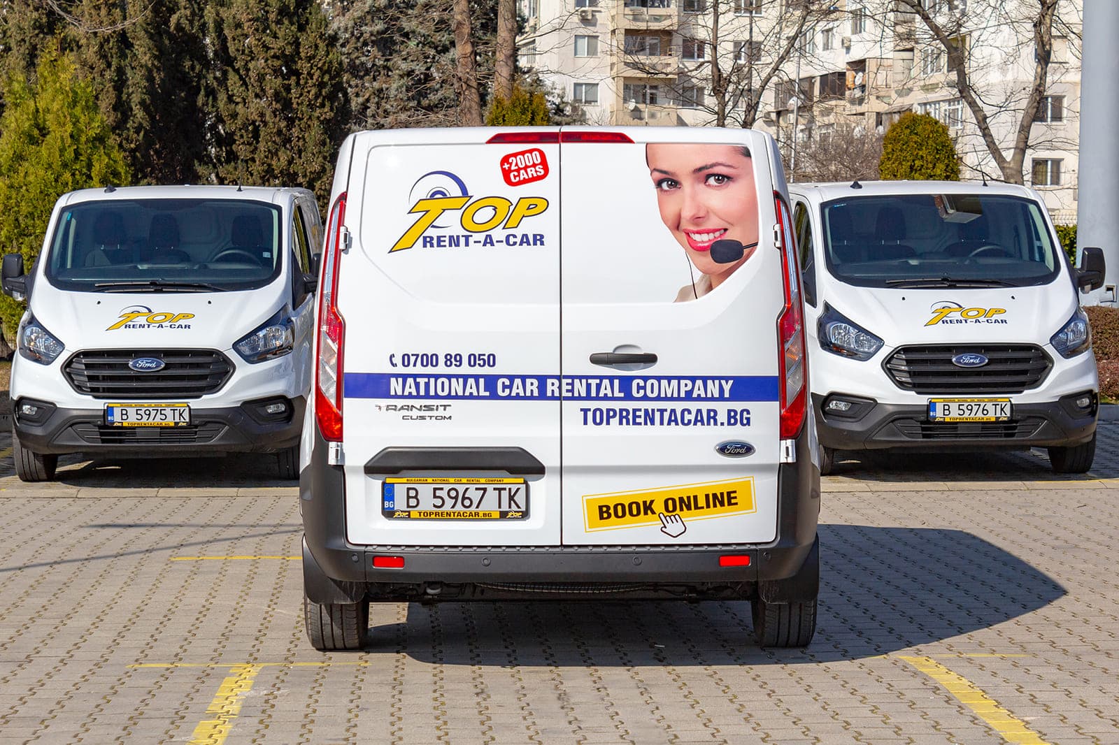 https://topmobility-stage-cms.s3.eu-central-1.amazonaws.com/ford_custom_cargo_back_view_e3f2325be1.jpg