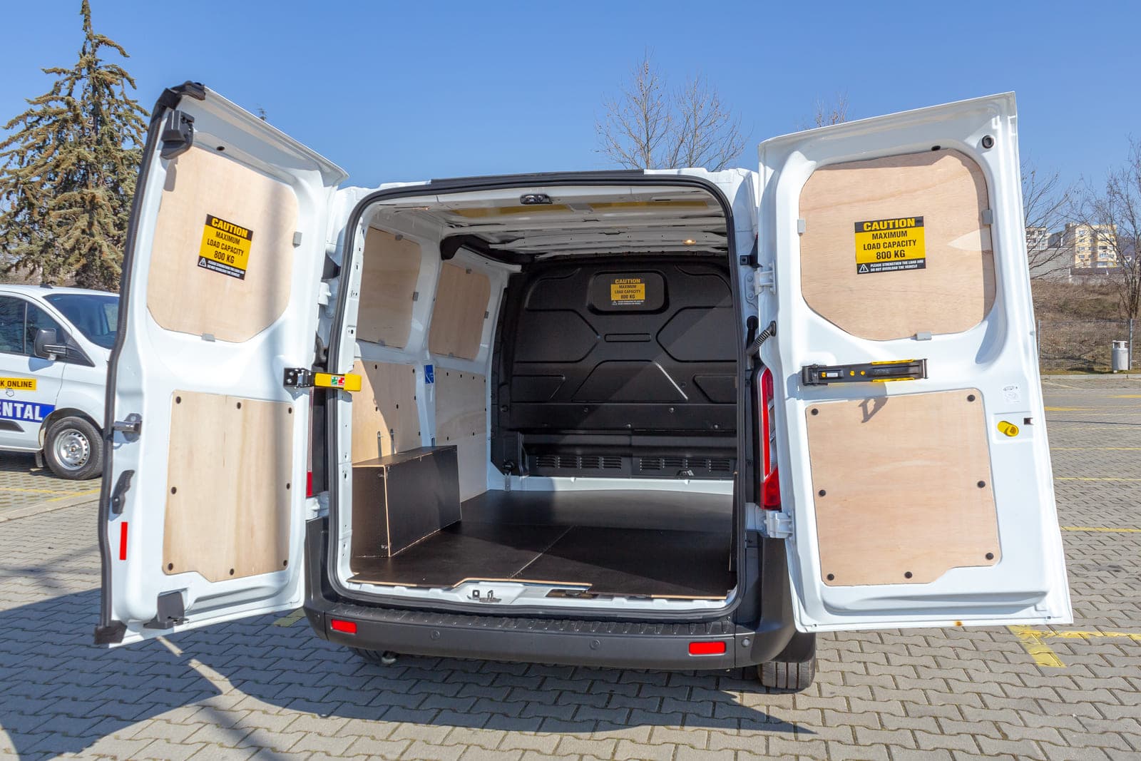 https://topmobility-stage-cms.s3.eu-central-1.amazonaws.com/ford_custom_cargo_compartement_c87ebc2e2f.jpg