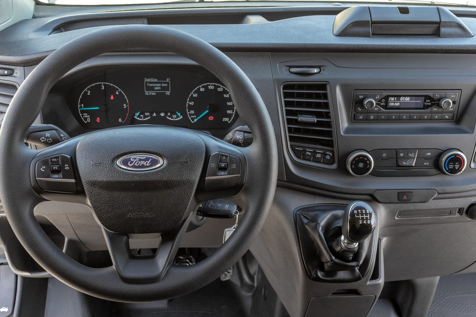 https://topmobility-stage-cms.s3.eu-central-1.amazonaws.com/ford_custom_cargo_steering_wheel_dashboard_b657d80471.jpg