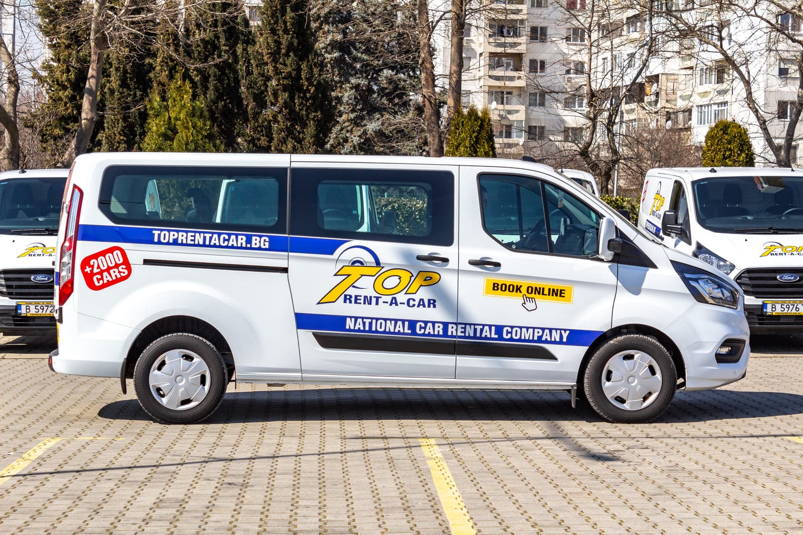 https://topmobility-stage-cms.s3.eu-central-1.amazonaws.com/ford_custom_passenger_side_view_8ebc4a00a1.jpg