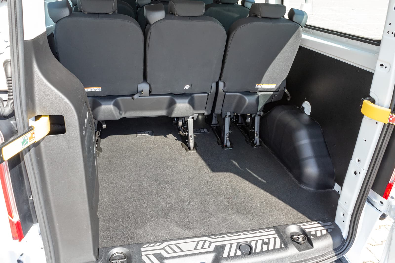 https://topmobility-stage-cms.s3.eu-central-1.amazonaws.com/ford_custom_passenger_trunk_bc70ff2dad.jpg