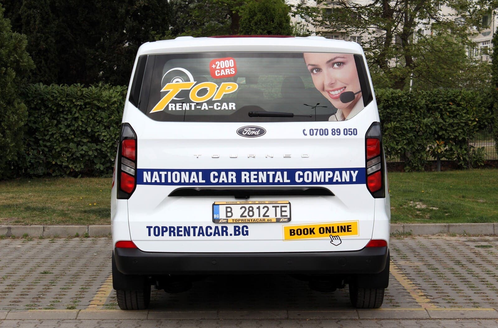 https://topmobility-stage-cms.s3.eu-central-1.amazonaws.com/ford_tourneo_custom_back_view_078d591dac.jpg