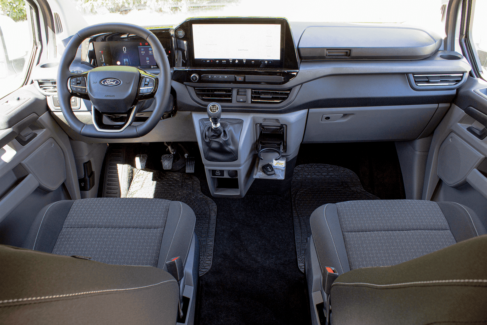 https://topmobility-stage-cms.s3.eu-central-1.amazonaws.com/ford_tourneo_custom_manual_interior_fcadc2a9f5.png