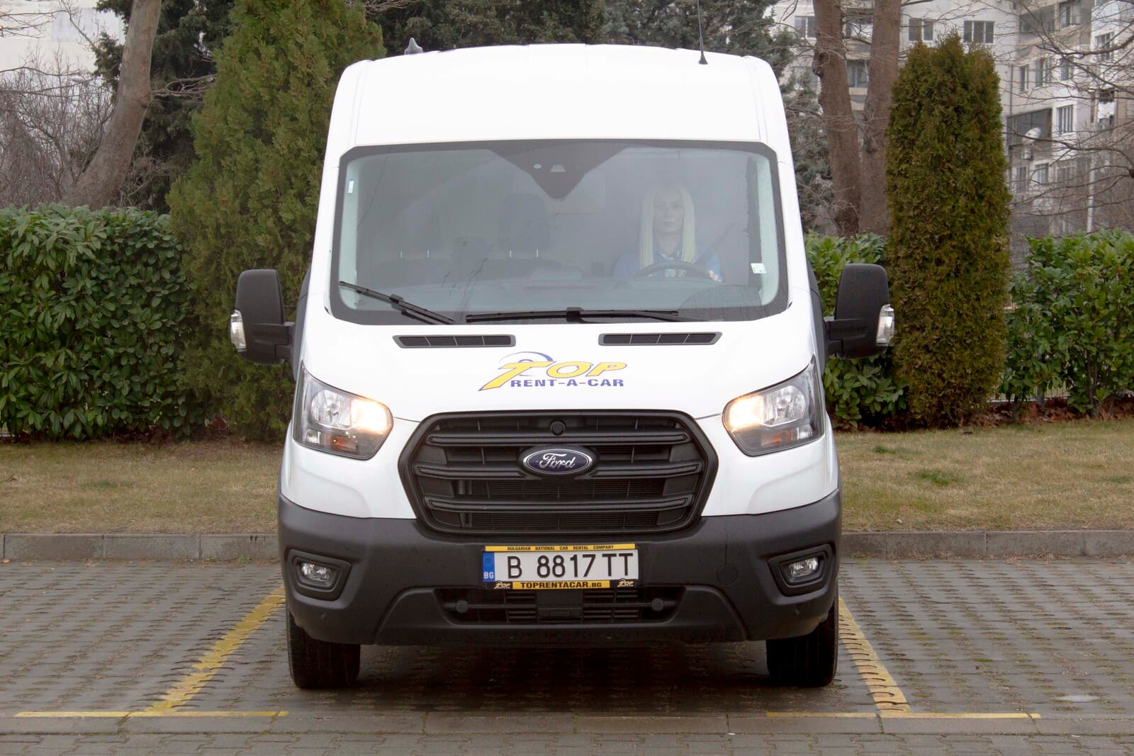https://topmobility-stage-cms.s3.eu-central-1.amazonaws.com/ford_transit_front_view_b521698b48.jpg