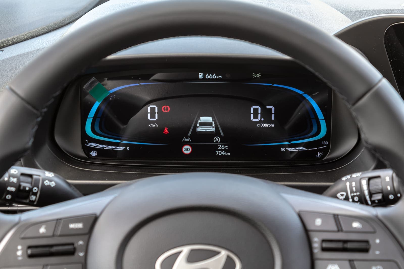 https://topmobility-stage-cms.s3.eu-central-1.amazonaws.com/hyundai_i20_2025_dashboard_8ba0b00080.jpg