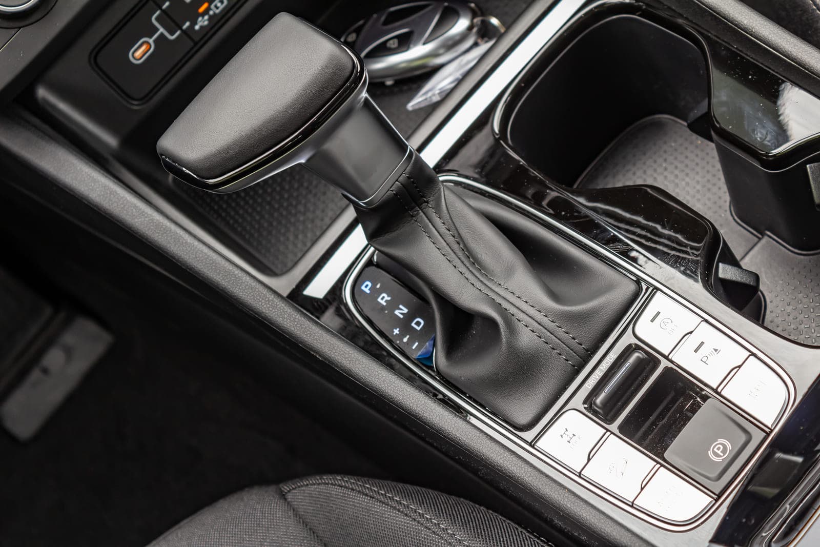 https://topmobility-stage-cms.s3.eu-central-1.amazonaws.com/hyundai_tucson_2025_automatic_gearbox_f93de2d196.jpg