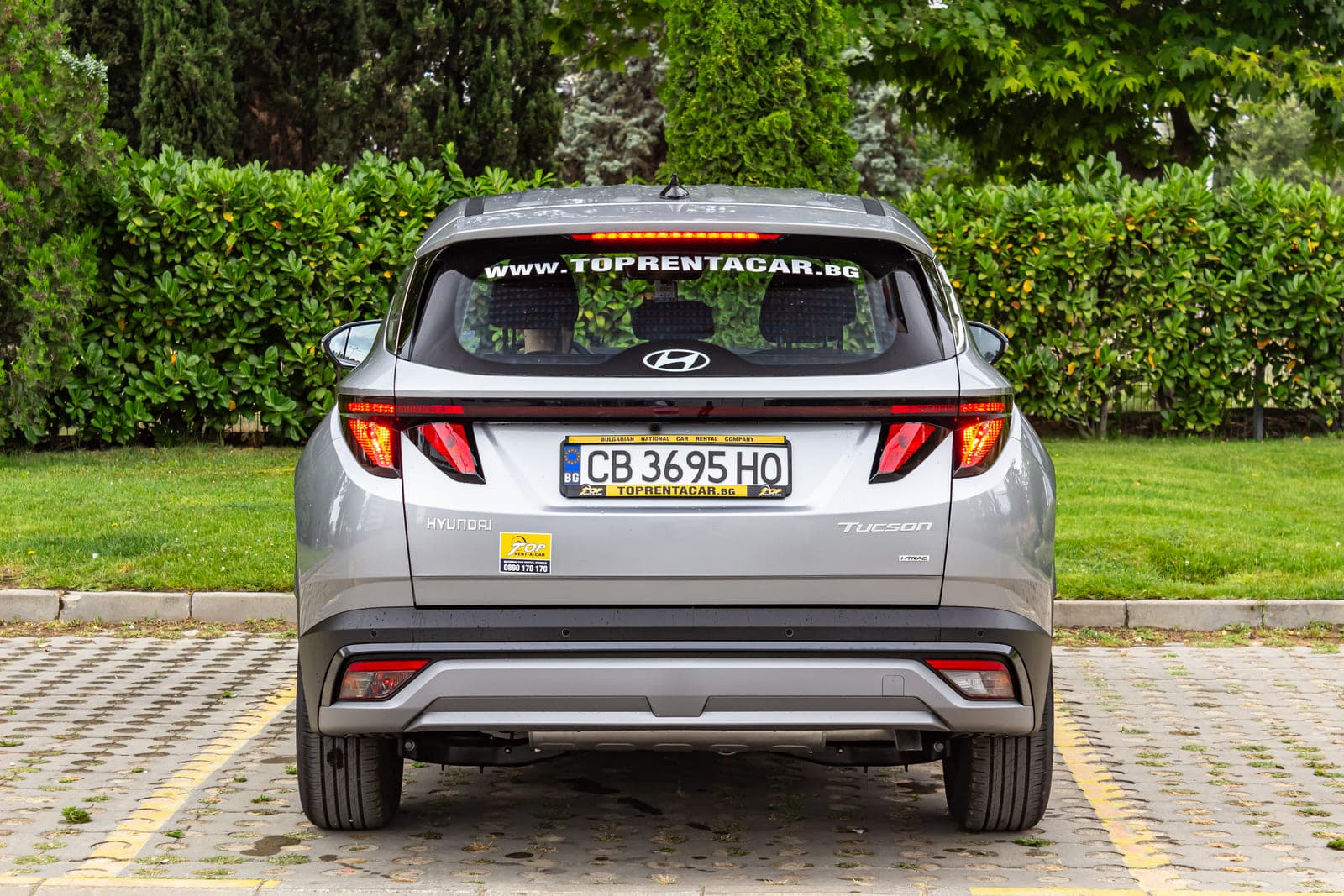 https://topmobility-stage-cms.s3.eu-central-1.amazonaws.com/hyundai_tucson_2025_back_view_a465b9b6ab.jpg