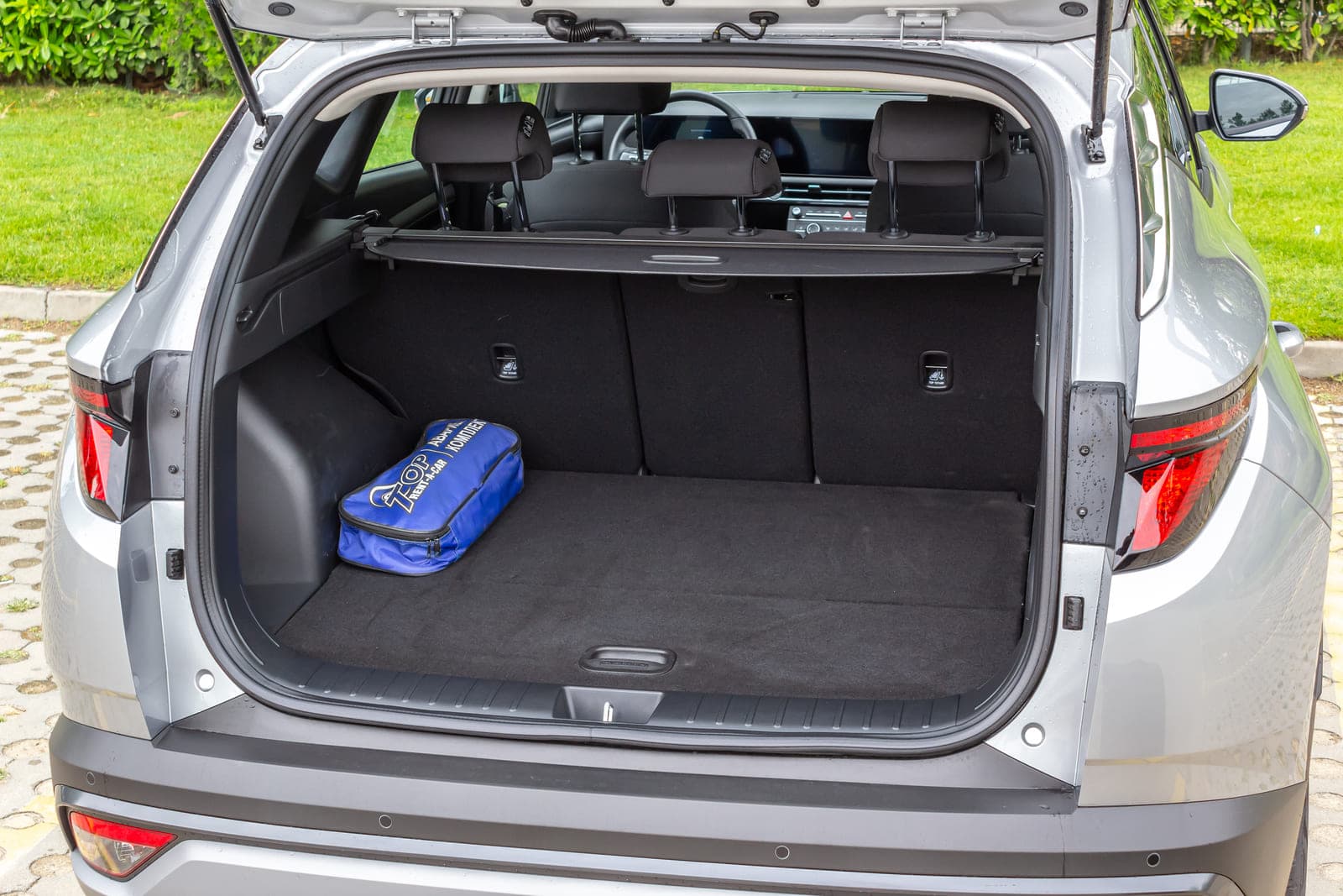 https://topmobility-stage-cms.s3.eu-central-1.amazonaws.com/hyundai_tucson_2025_trunk_e9ea287a11.jpg