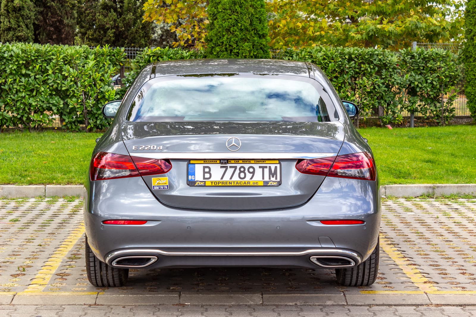 https://topmobility-stage-cms.s3.eu-central-1.amazonaws.com/mercedes_benz_e_class_2021_back_view_bb0888896c.jpg