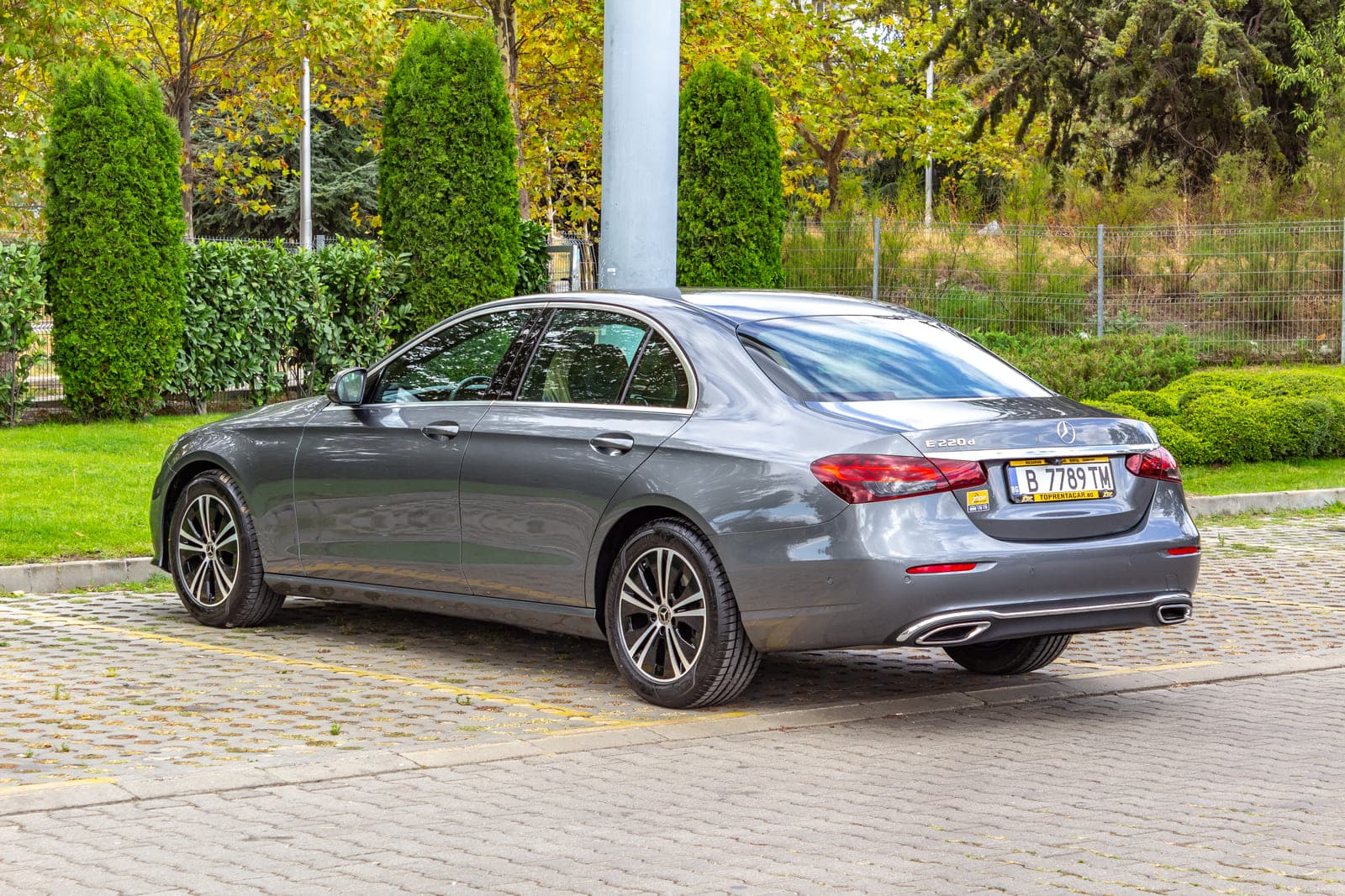 https://topmobility-stage-cms.s3.eu-central-1.amazonaws.com/mercedes_benz_e_class_2021_car_rental_e9e0b96d8f.jpg