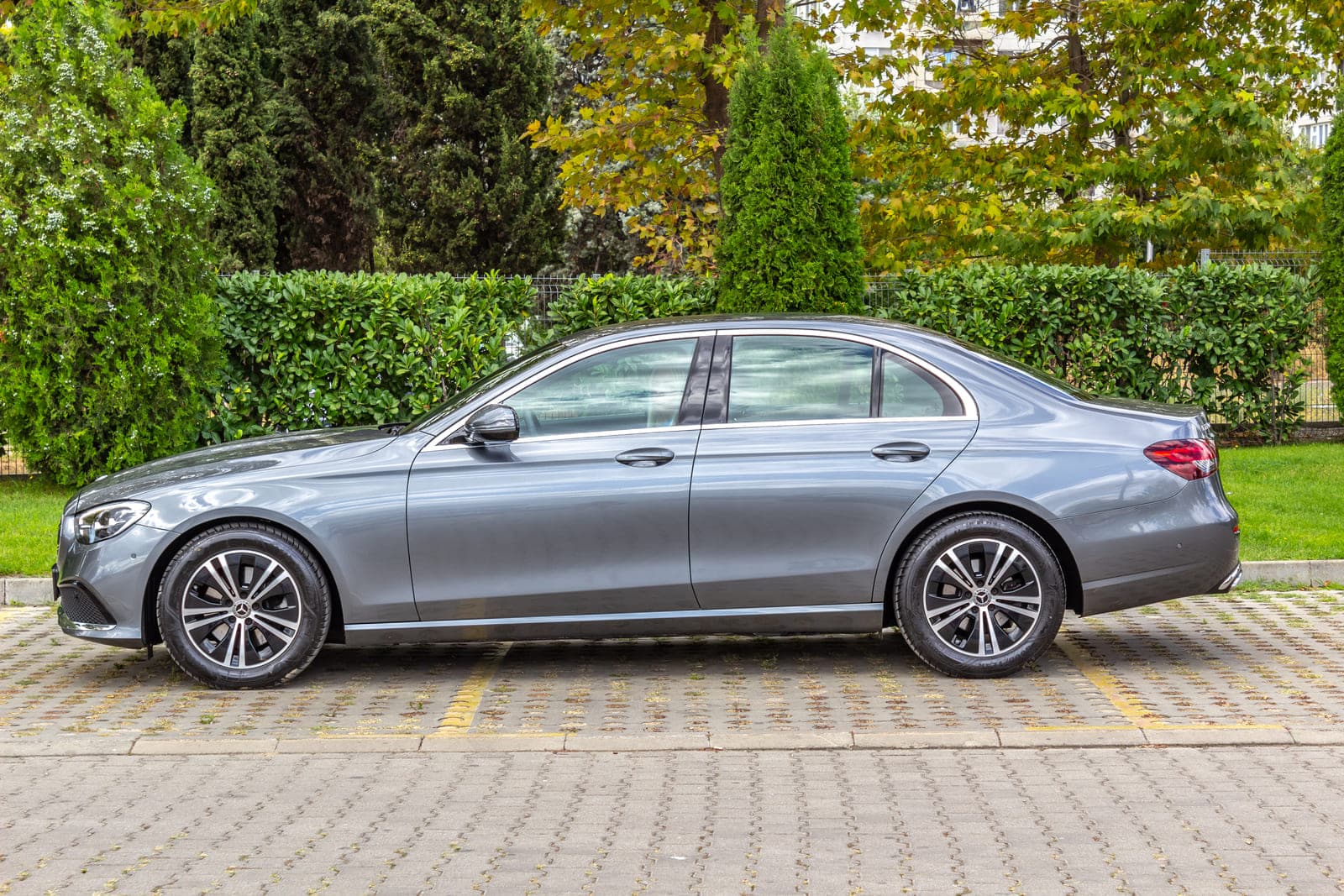 https://topmobility-stage-cms.s3.eu-central-1.amazonaws.com/mercedes_benz_e_class_2021_side_view_aefc600173.jpg