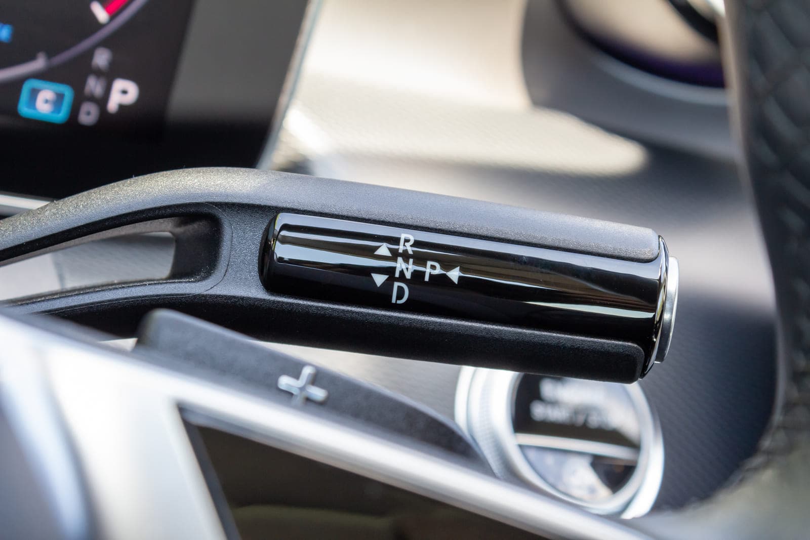 https://topmobility-stage-cms.s3.eu-central-1.amazonaws.com/mercedes_c_class_automatic_gear_lever_8f742ed59d.jpg