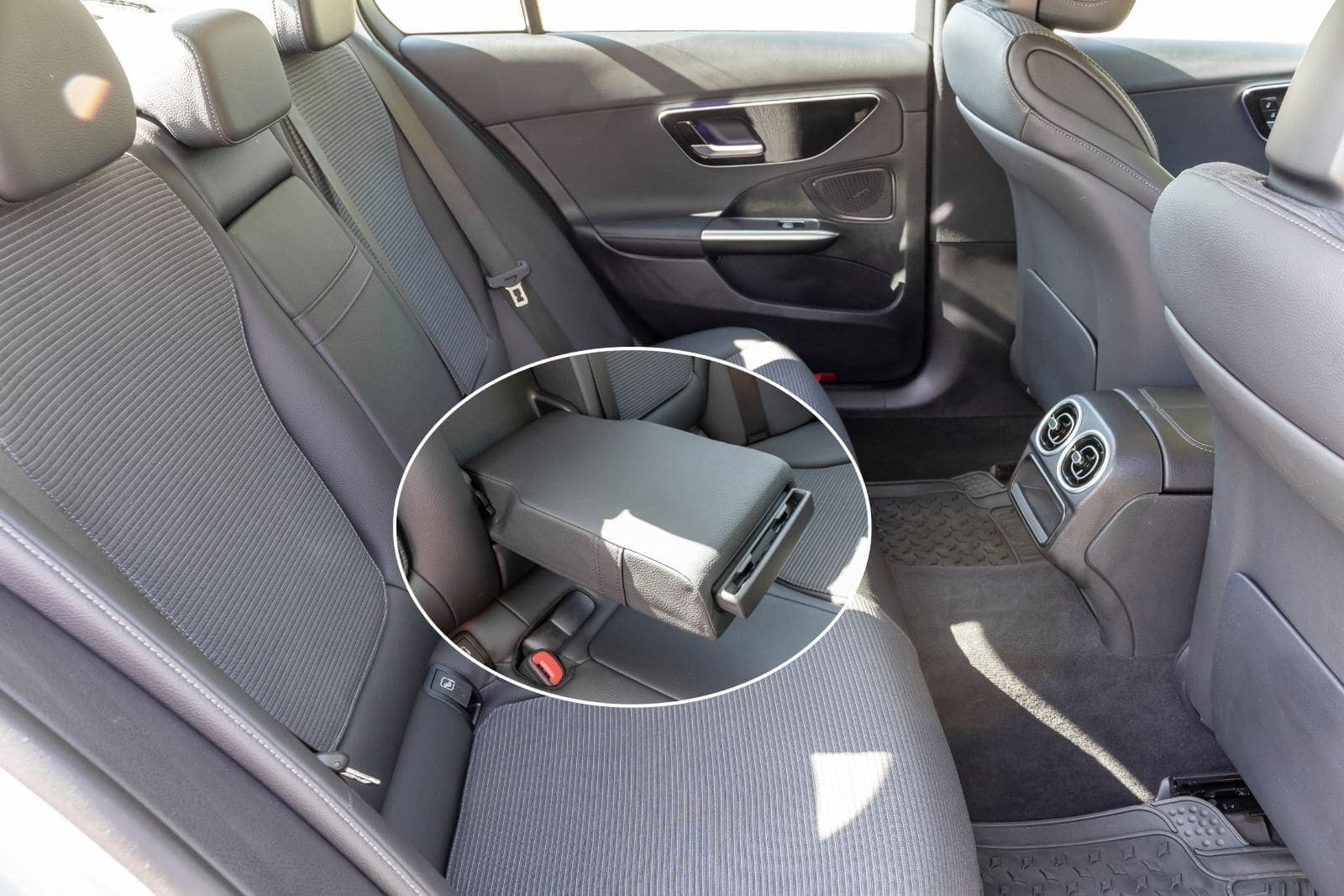 https://topmobility-stage-cms.s3.eu-central-1.amazonaws.com/mercedes_c_class_back_seats_e6052af05c.jpg