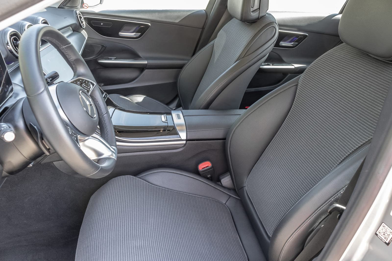 https://topmobility-stage-cms.s3.eu-central-1.amazonaws.com/mercedes_c_class_front_seats_03579be418.jpg