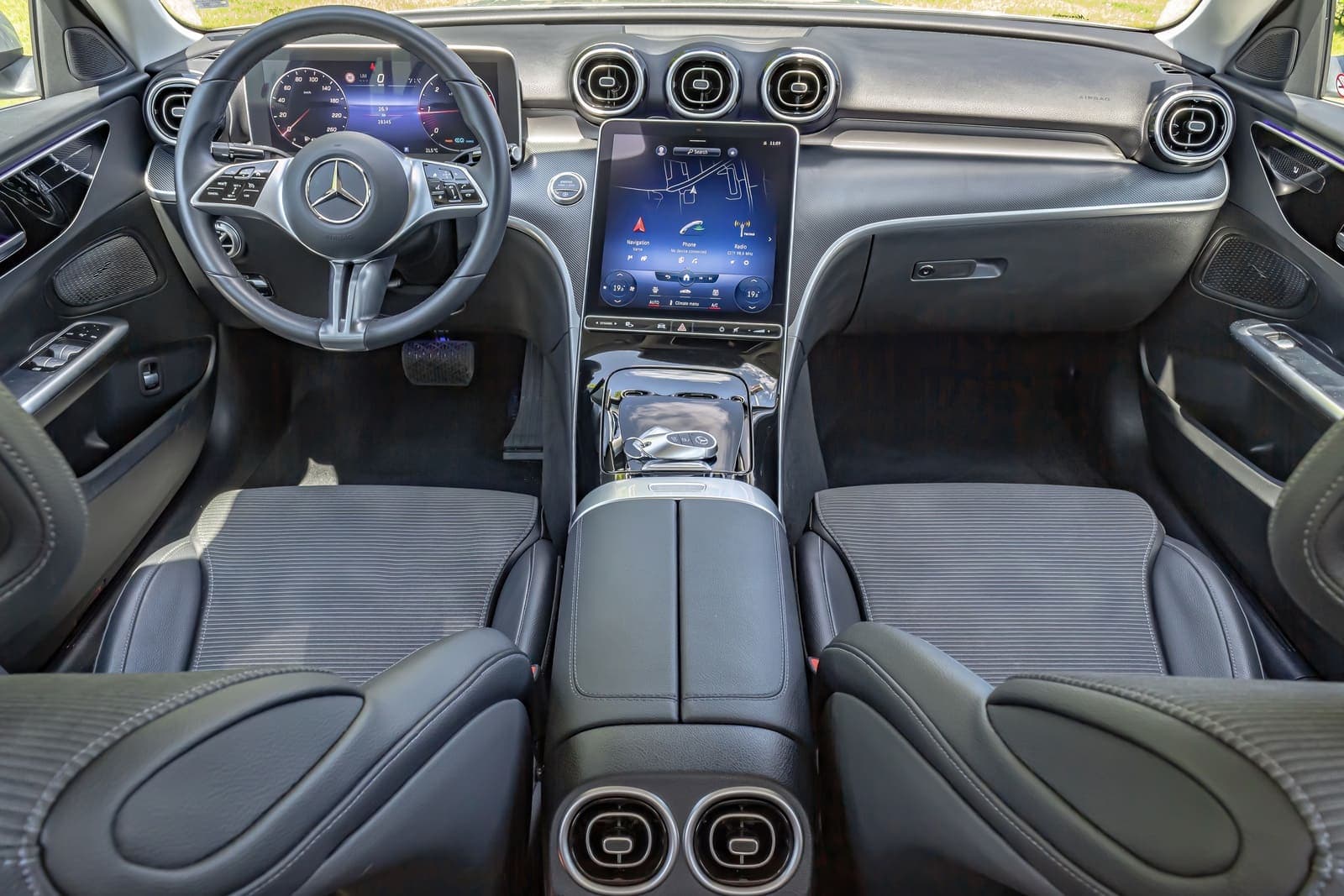 https://topmobility-stage-cms.s3.eu-central-1.amazonaws.com/mercedes_c_class_interior_ac7fb8260f.jpg
