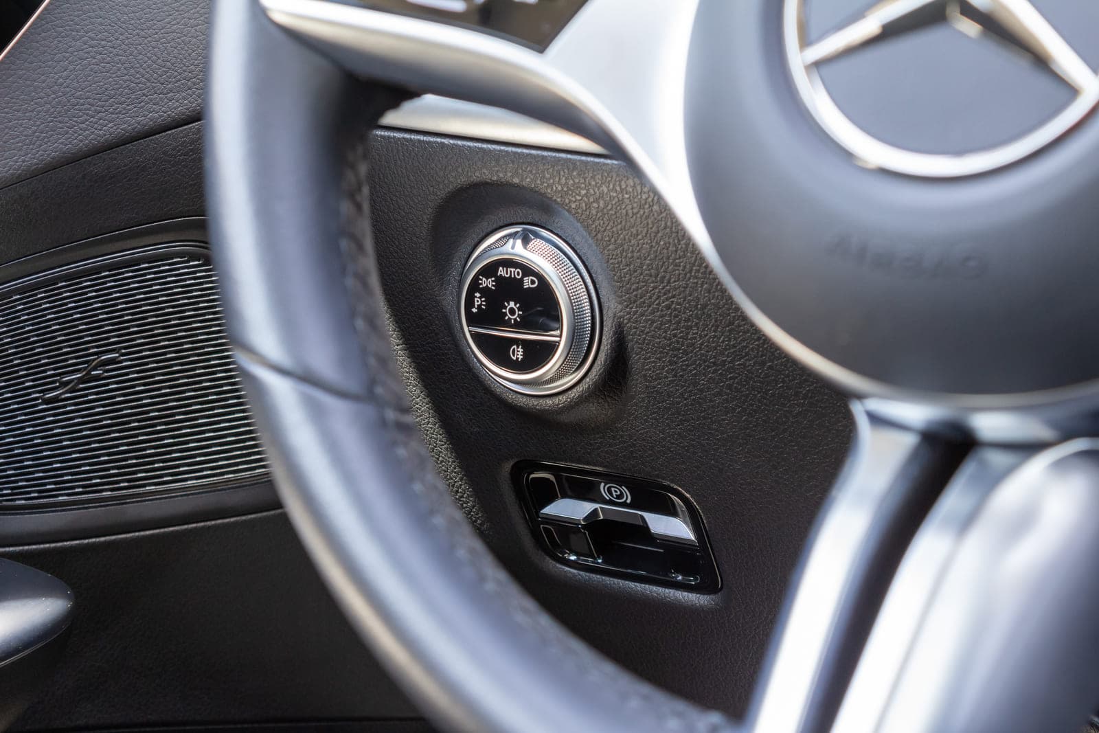 https://topmobility-stage-cms.s3.eu-central-1.amazonaws.com/mercedes_c_class_lights_ce7329ac61.jpg
