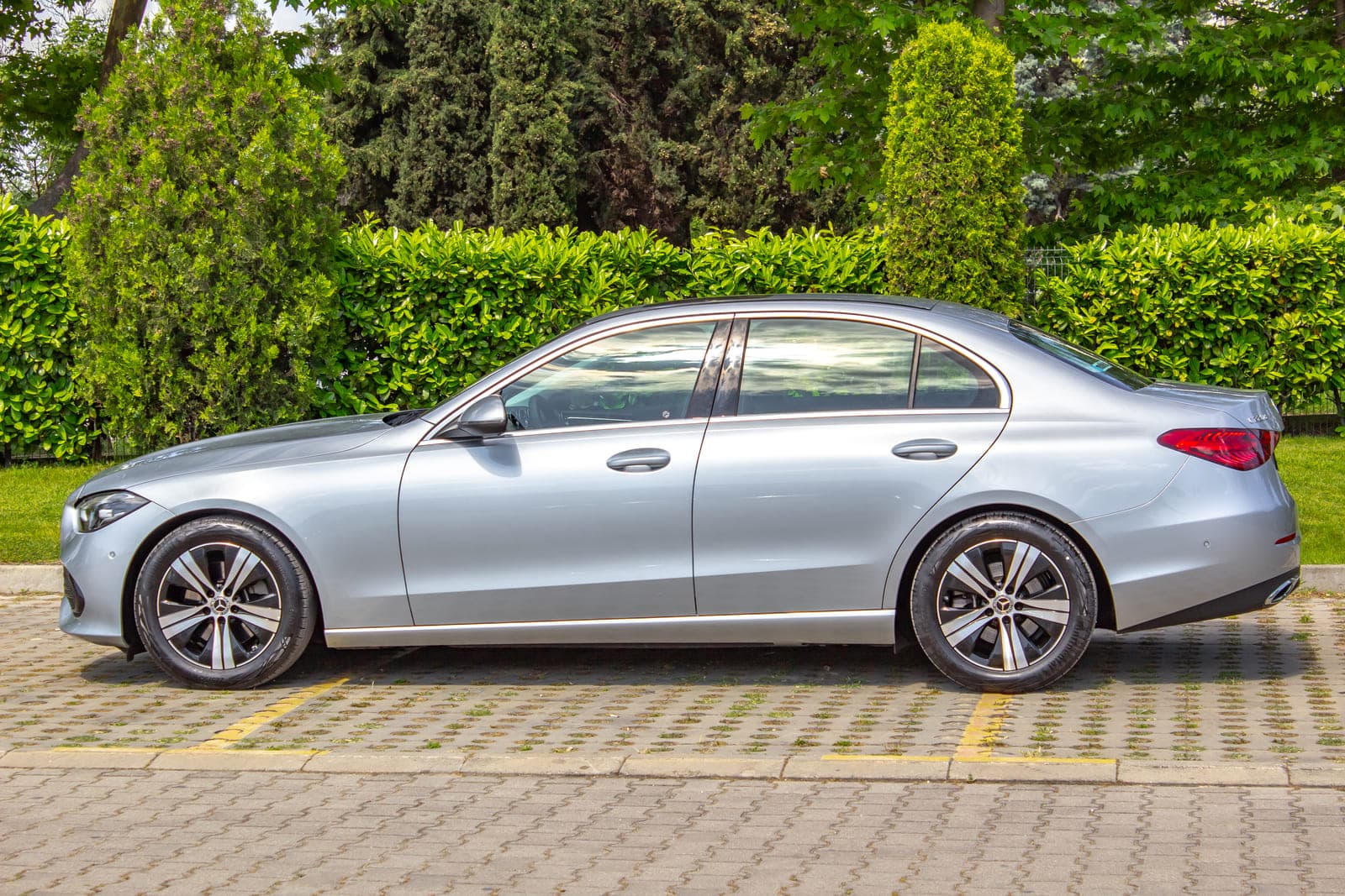 https://topmobility-stage-cms.s3.eu-central-1.amazonaws.com/mercedes_c_class_side_view_8a09dd550a.jpg