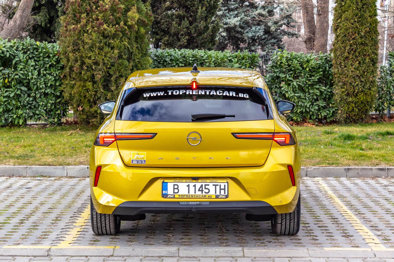 https://topmobility-stage-cms.s3.eu-central-1.amazonaws.com/opel_astra_back_view_94d1d1b8af.jpg
