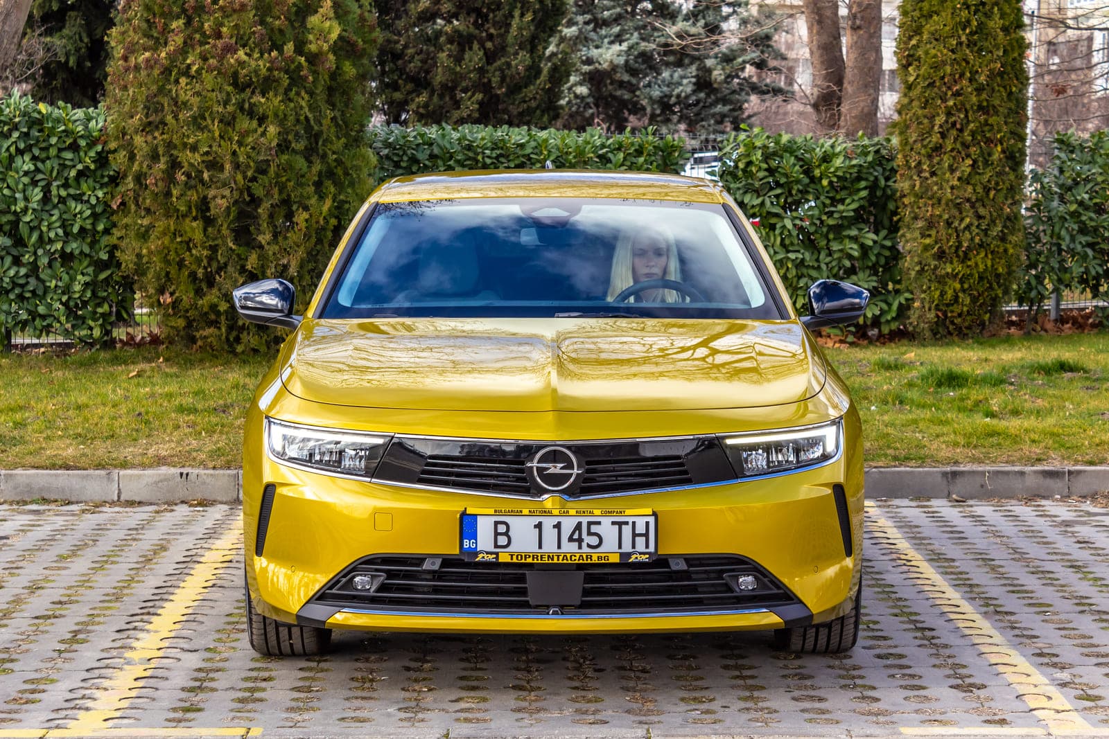 https://topmobility-stage-cms.s3.eu-central-1.amazonaws.com/opel_astra_front_view_ade8949865.jpg