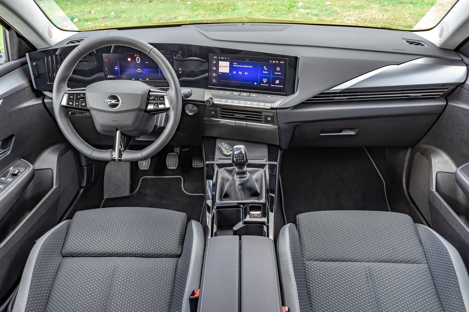 https://topmobility-stage-cms.s3.eu-central-1.amazonaws.com/opel_astra_interior_4433595083.jpg